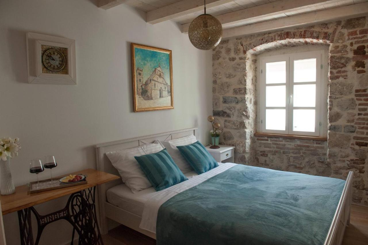 Bed and Breakfast Sobe Bile Pag Town Exterior foto